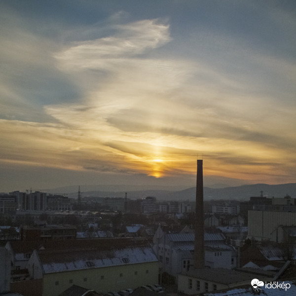 Oszlopos naplemente