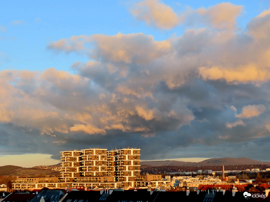 Az első reggeli napsugarak