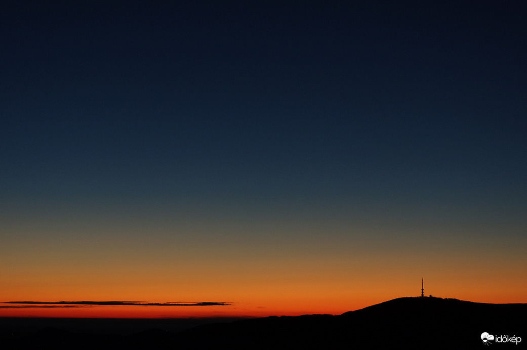 Hajnal a Galya-kilátóban