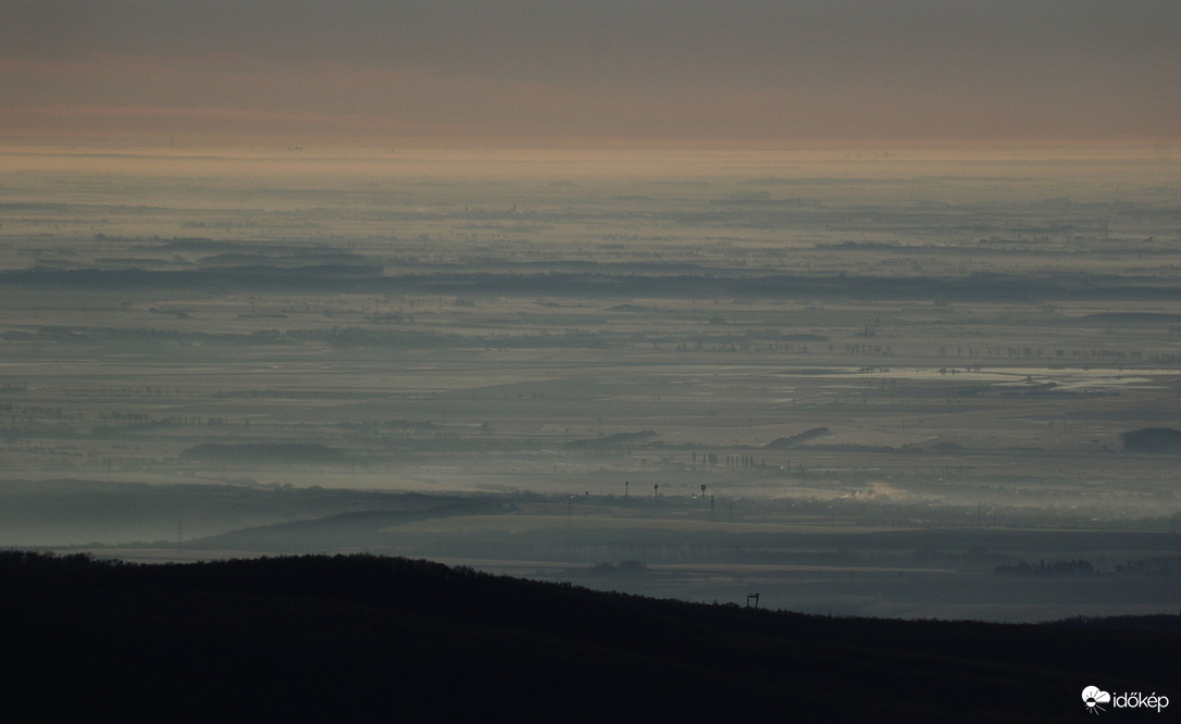 Hajnal a Galya-kilátóban