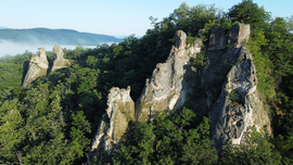 A Barát- és Apáca-szikla, és a Törökasztal