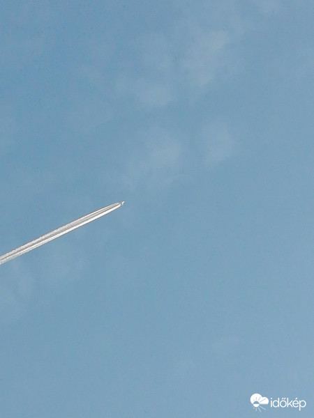 Felhők között és felette 