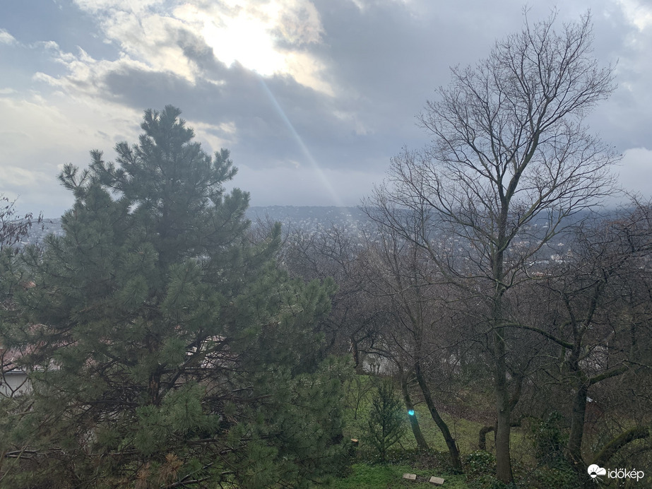 esik eső, süt a nap