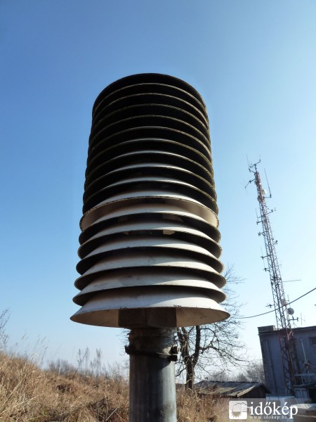 OMSZ árnyékoló a NHH-n