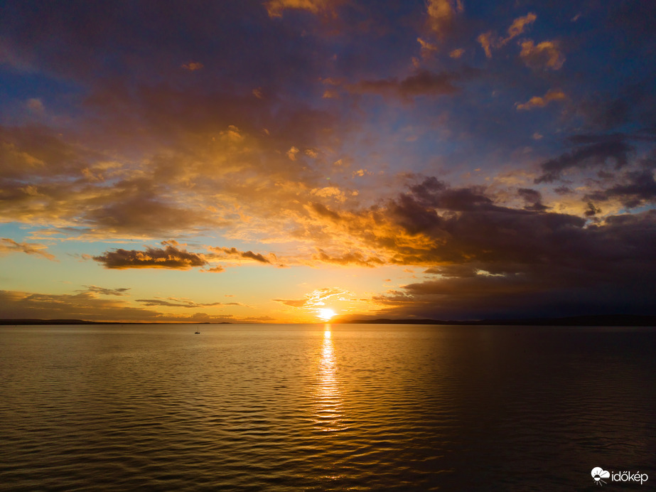 Októberi naplemente Tihanynál