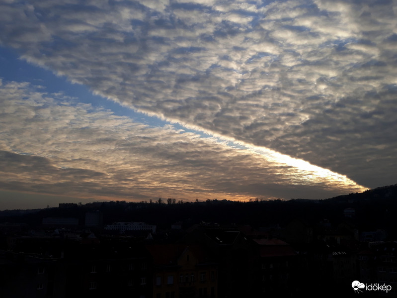 Napnyugta előtti felhők