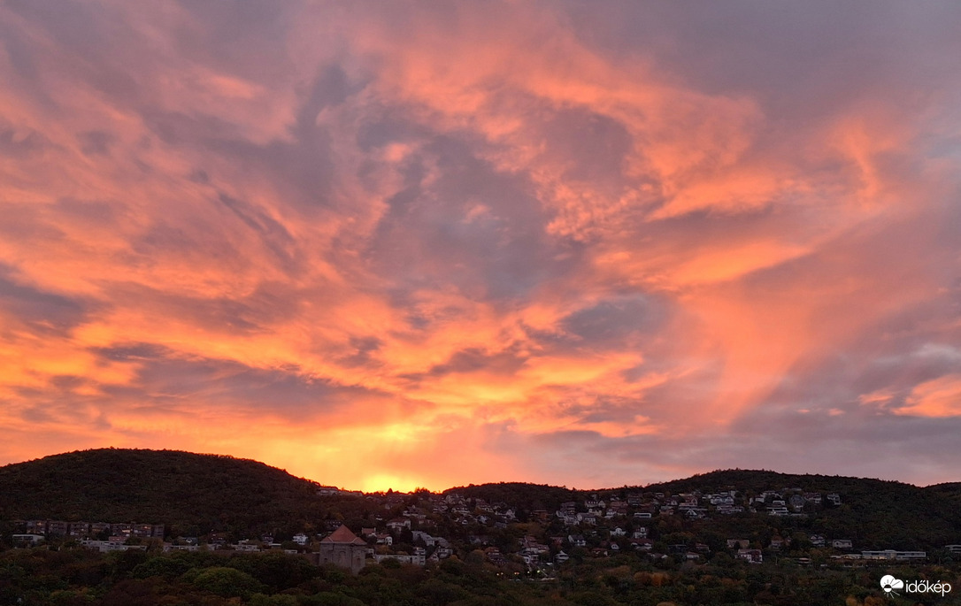Tűz van, füstöl a hegy! 