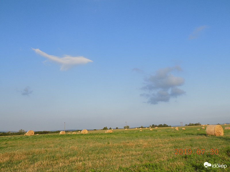 Az égi cápa és a pamacs.