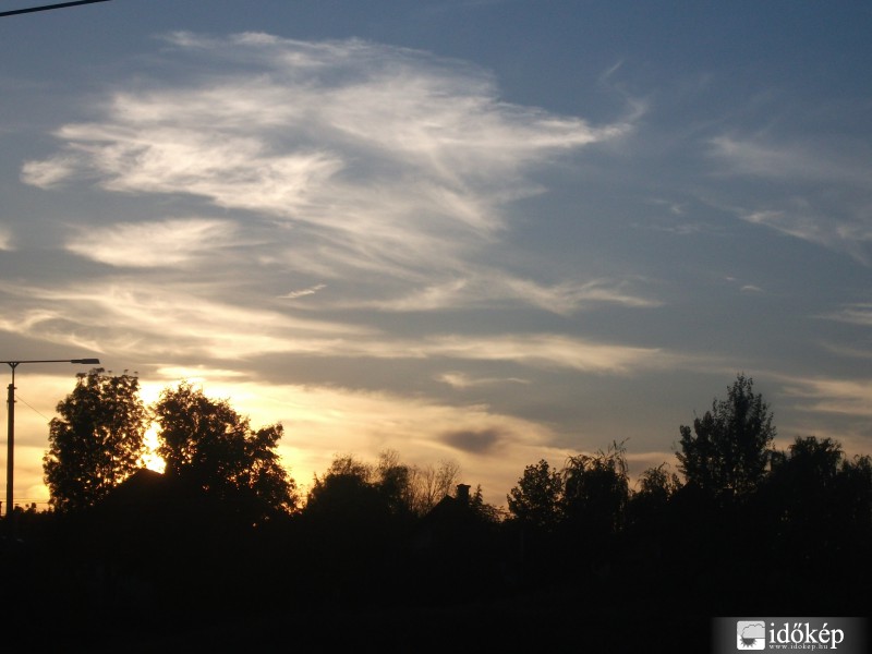 Cirrusok a Naplementében.