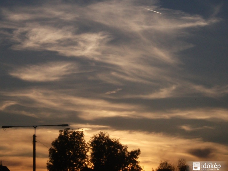 Repülőgéppel, Cirrusszal, lement a Nap.