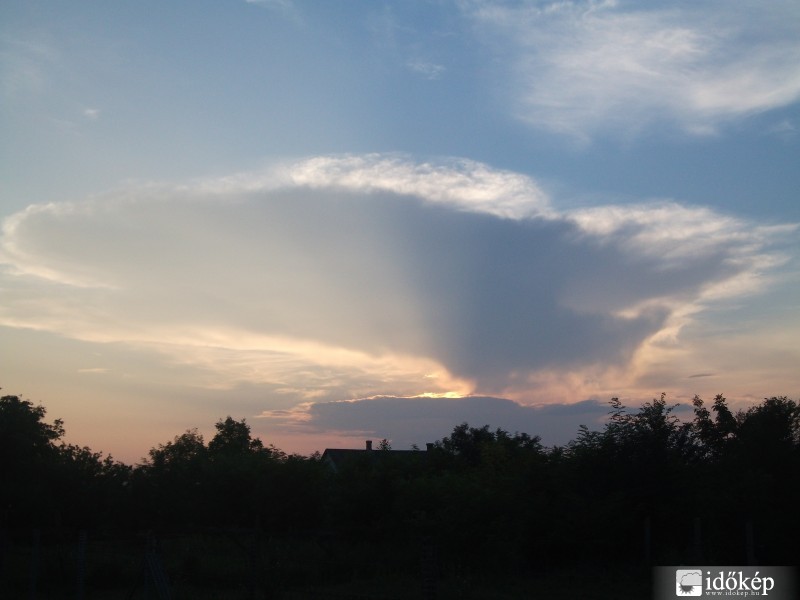 Naplemente, Üllő, Tyndall