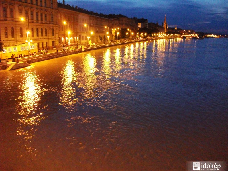 A Lánchídról készítve..