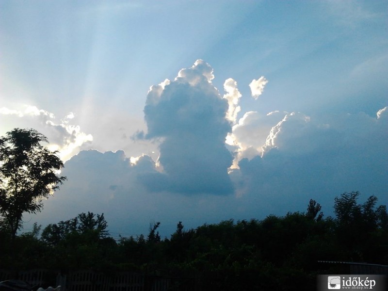 Zivatarfelhő és Tyndall jelenség