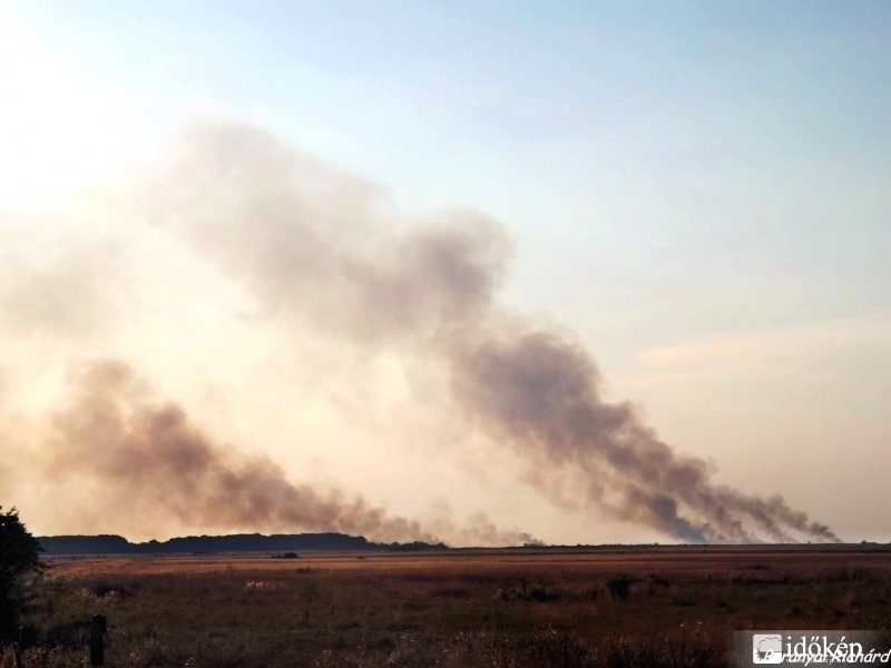 Ég a tarló Nádudvar határában