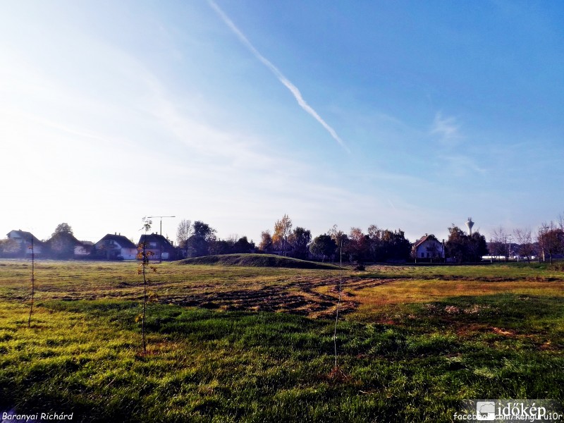 Napsütéses őszi táj. 