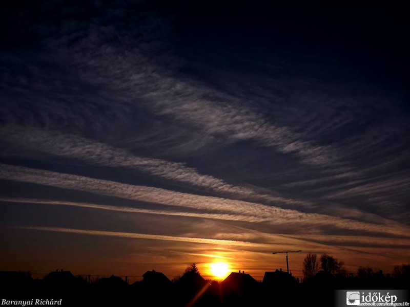 Naplemente változatos színekkel