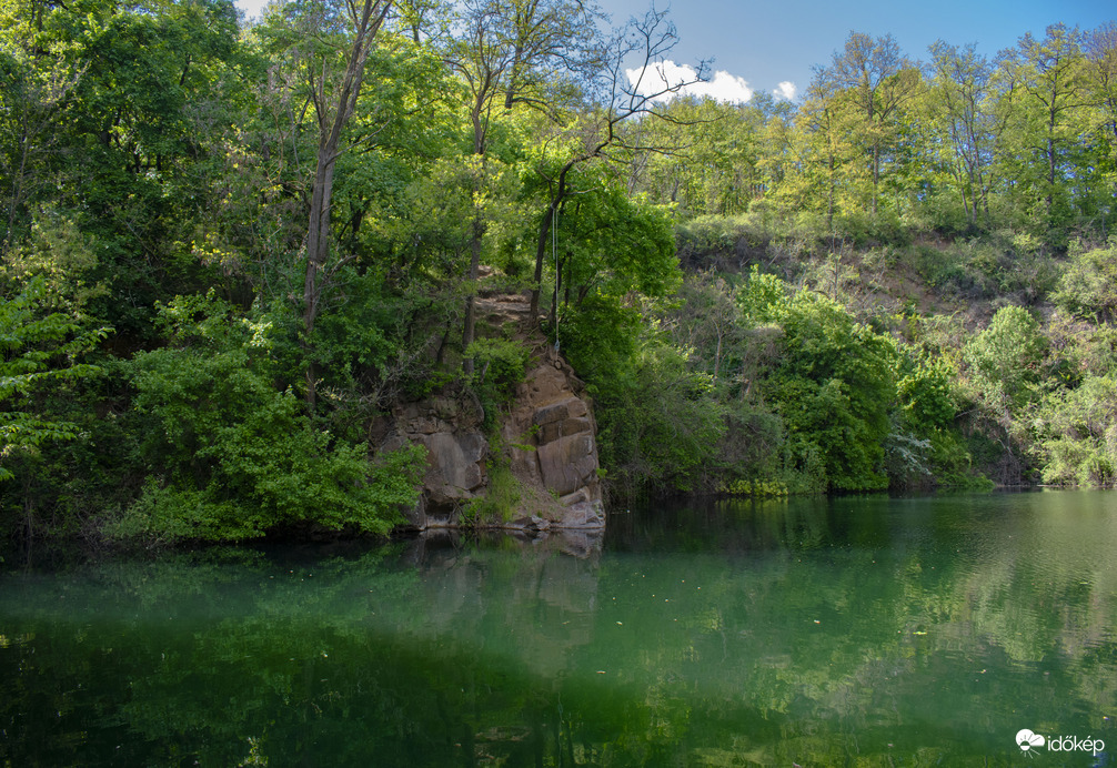 A smaragdzöld víztükör