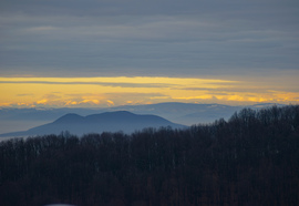 Naplemente a ködtenger felett
