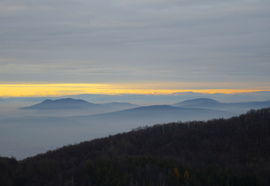 Naplemente a ködtenger felett