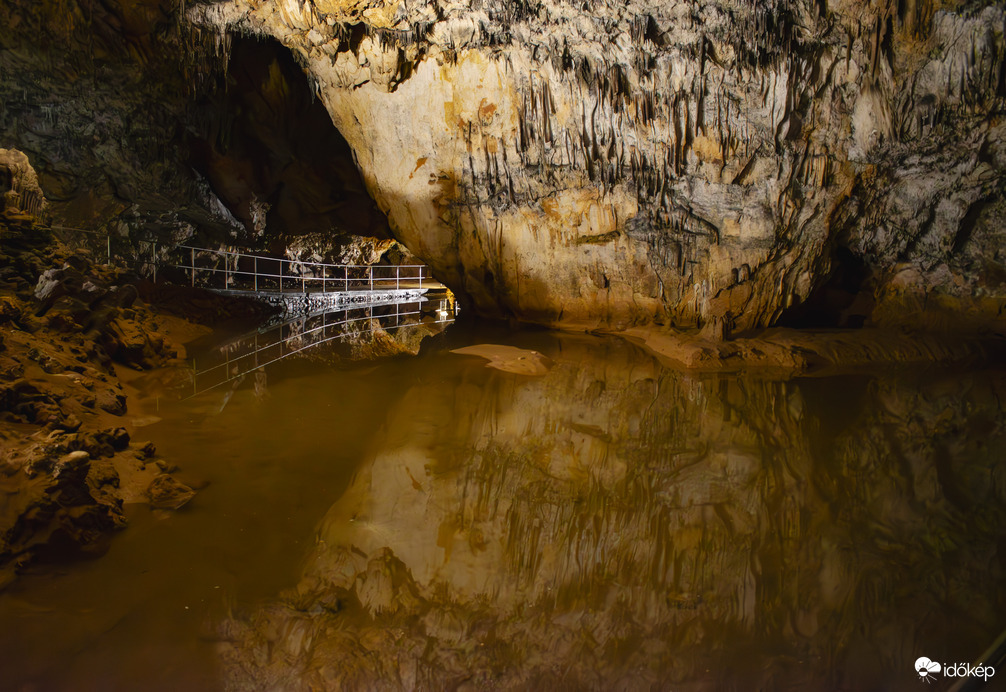 A barlang tükrében