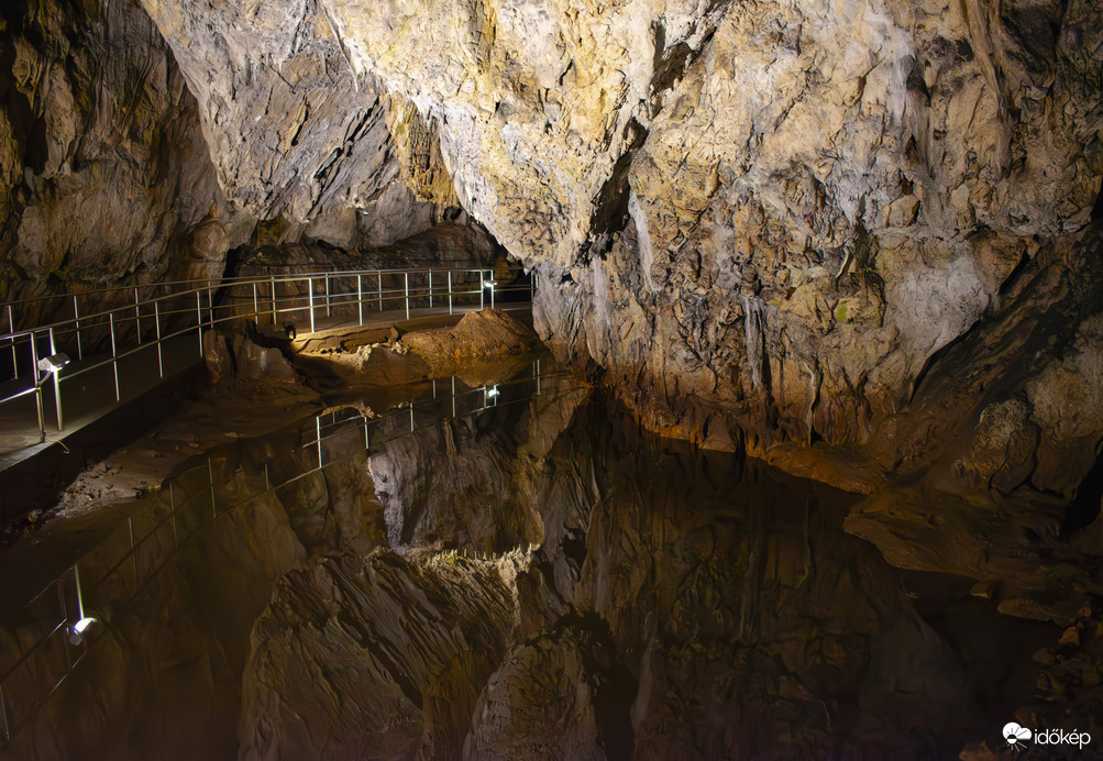 A barlang tükrében