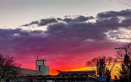 Brutál színekben pompázó naplemente 