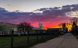 Brutál színekben pompázó naplemente 