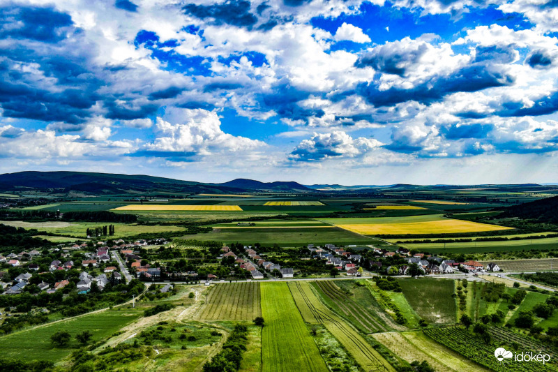 Távol