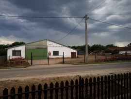 Érkezik 