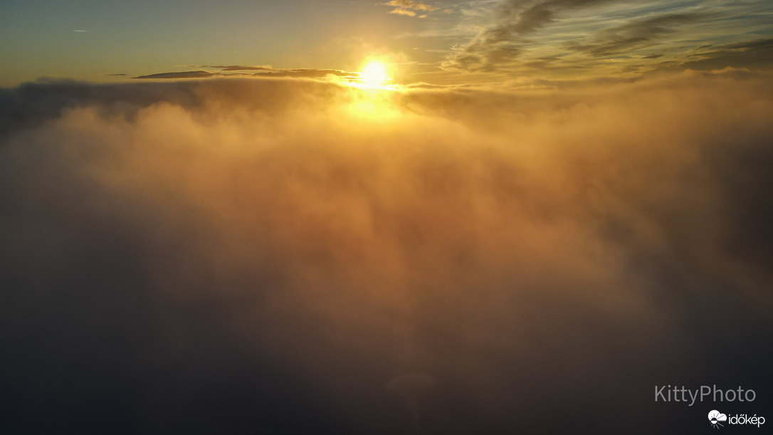 Napnyugta a magasból III.