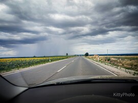 "Kicsit" szakad az eső a távolban