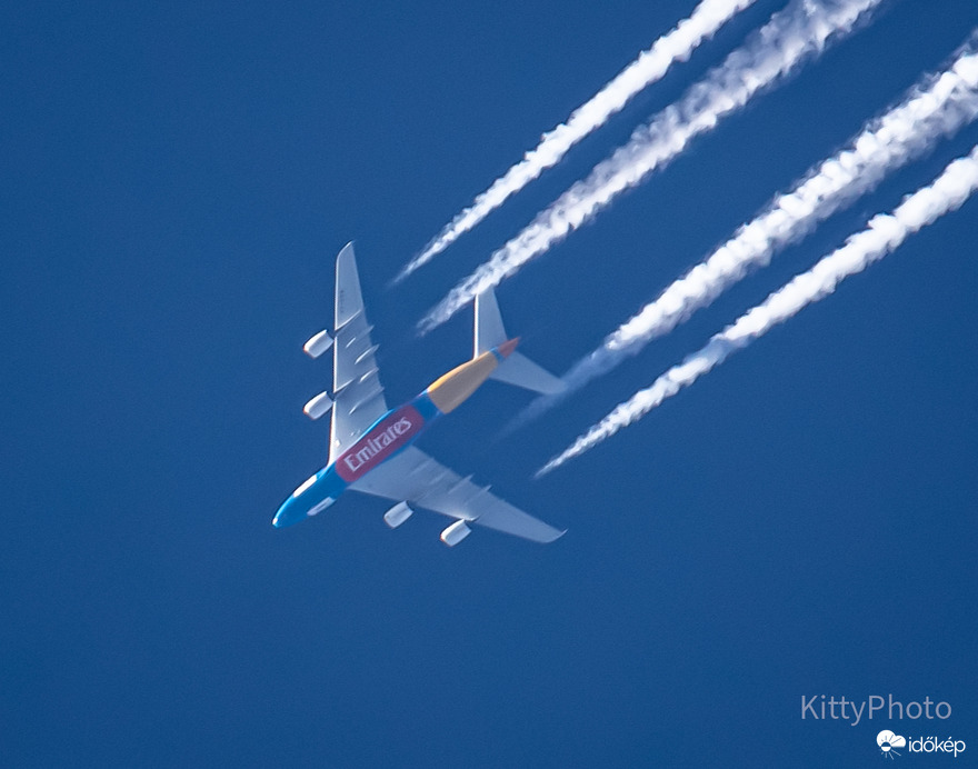 Airbus A380 'Perkáta felett'