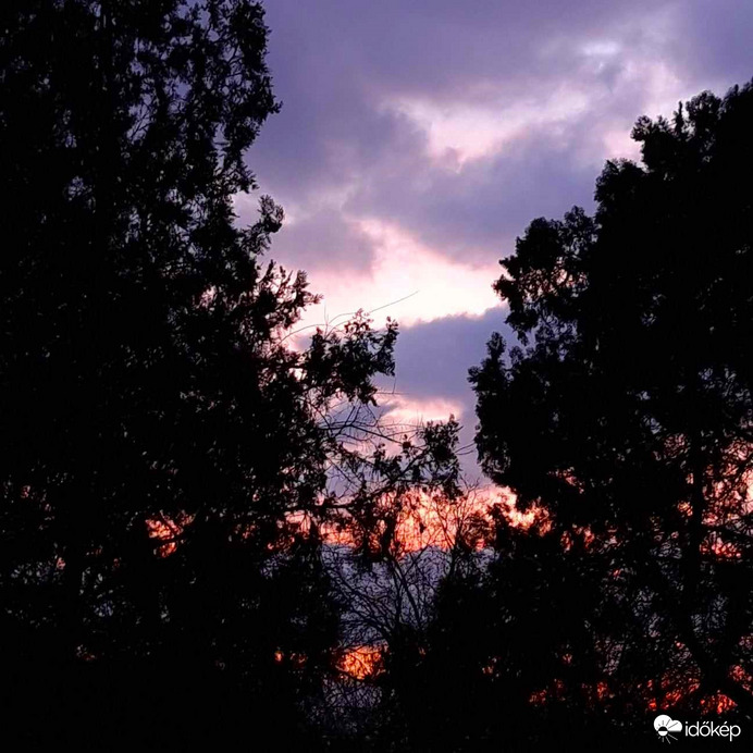 Ami ott lent látható, aaz fent van! 