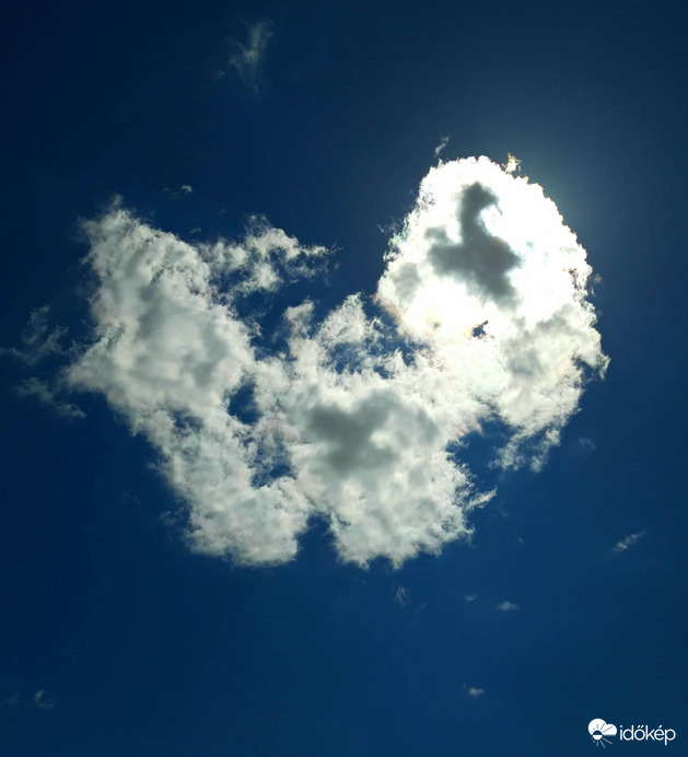 Egyetlen felhőben mennyi üzenet!