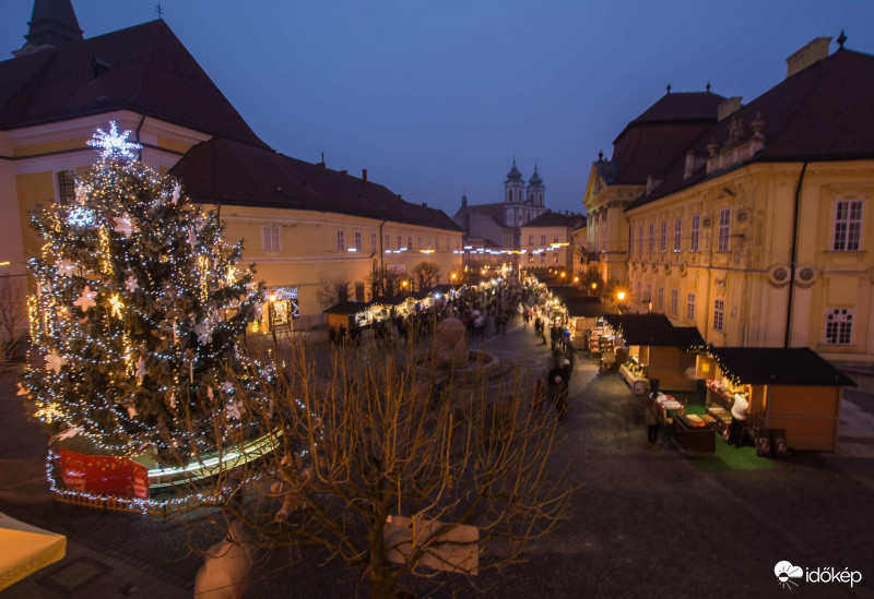 Szeretetteljes, áldott karácsonyt kívánok mindenkinek! 
