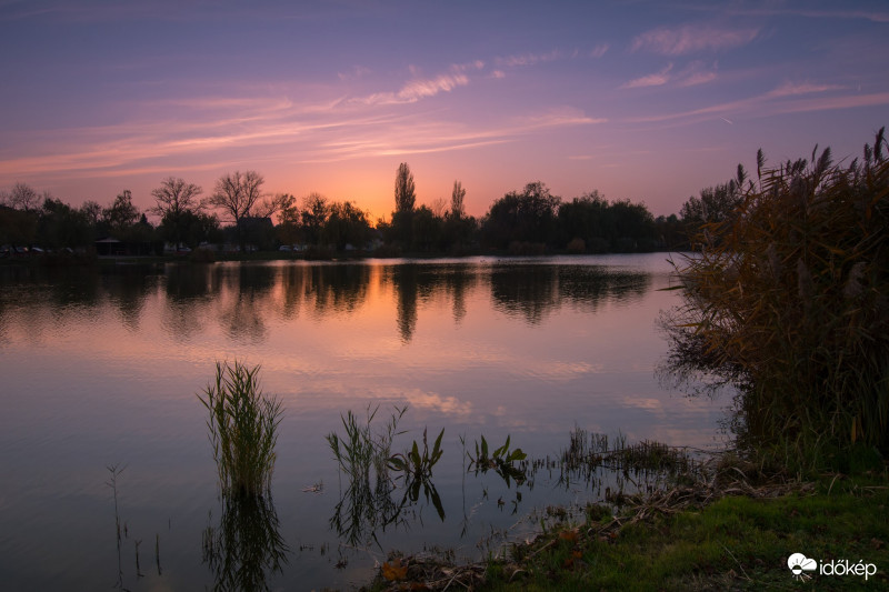 Naplemente a horgásztónál