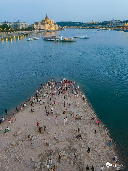 A Duna közepén