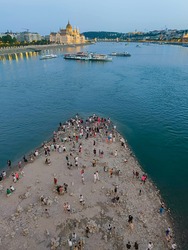 A Duna közepén