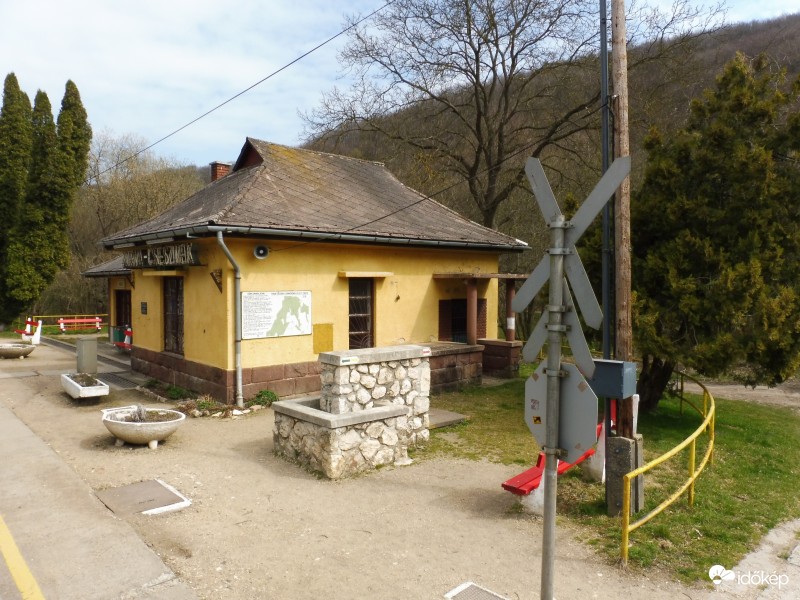 Cuha völgy kis állomása:Porva-Csesznek