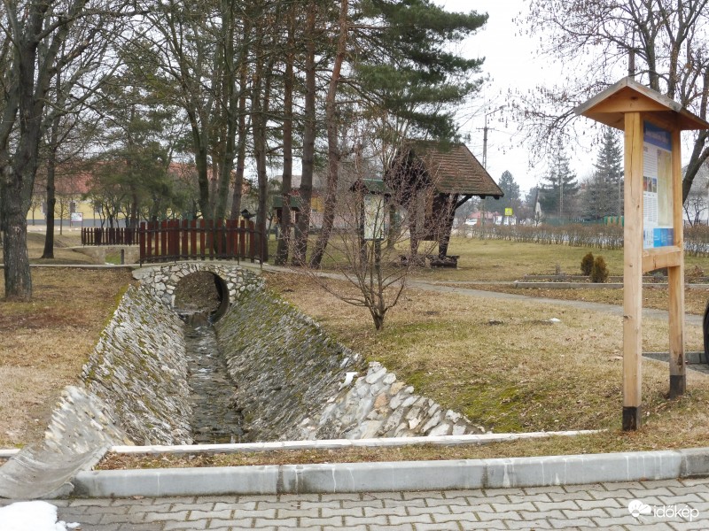 Borongós időben is sétára hívogat a park