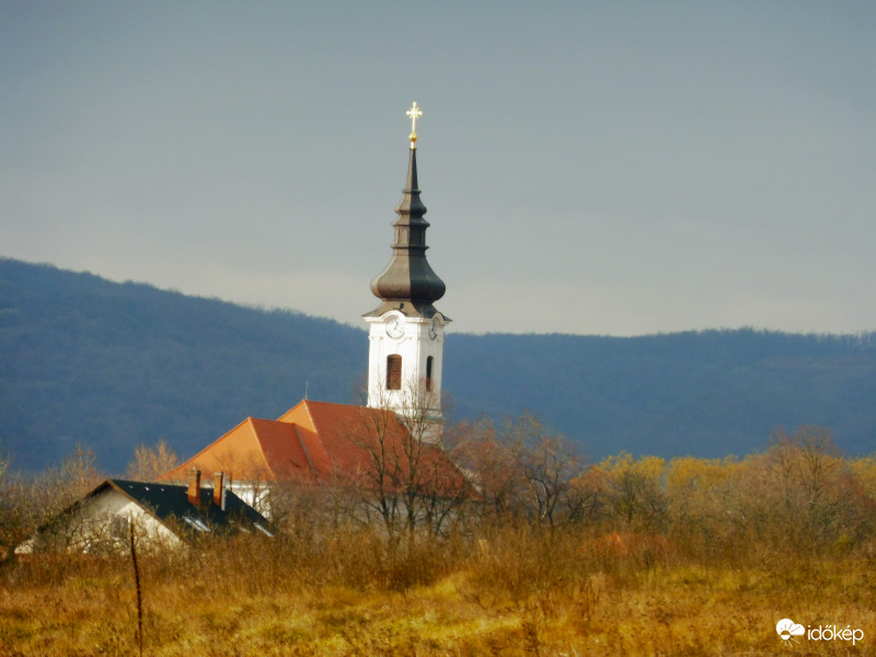 A templomunk ragyog a karácsonyi napsütésben