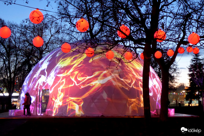 "A távolságot, mint üveggolyót, megkapod.........