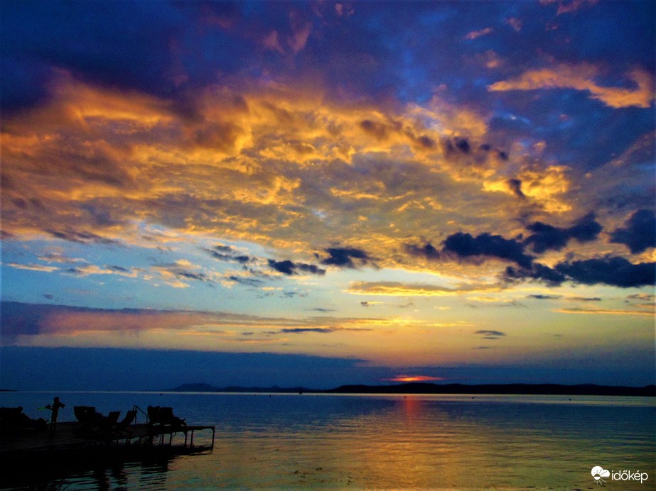 Esti szín-játék...