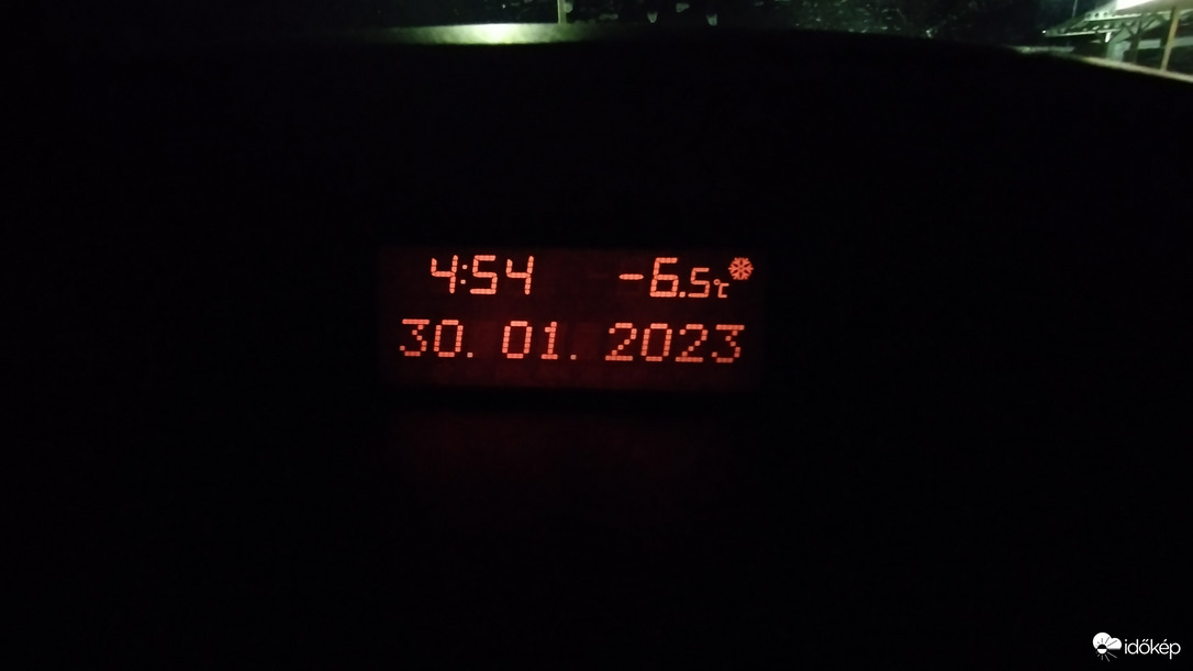 Fagyosan indult a hétfő reggel.