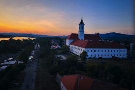 Vác
