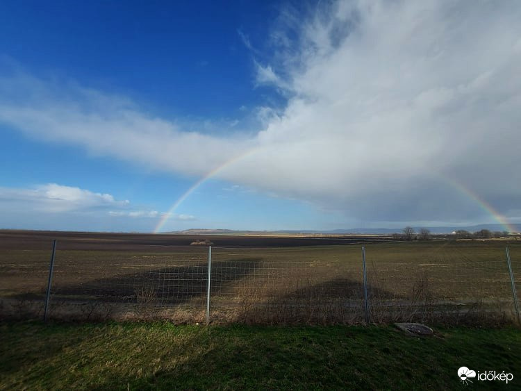 délután  15 kor Tata környéken az M1en