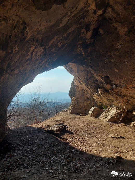 legény barlang Kesztölc mellett  pilisben