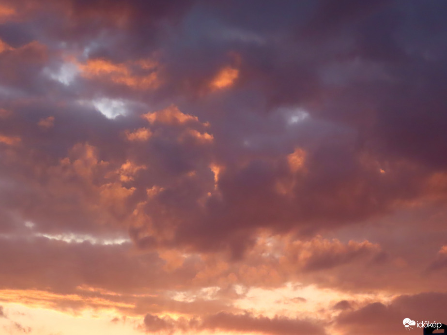 Napnyugta felhői
