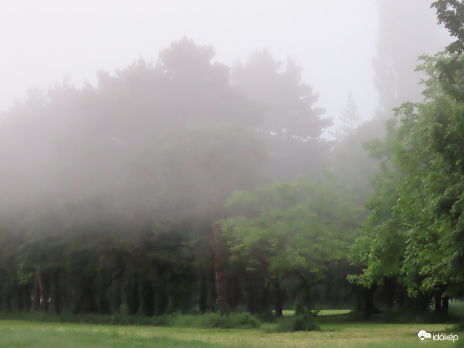 Ereszkedik le a köd