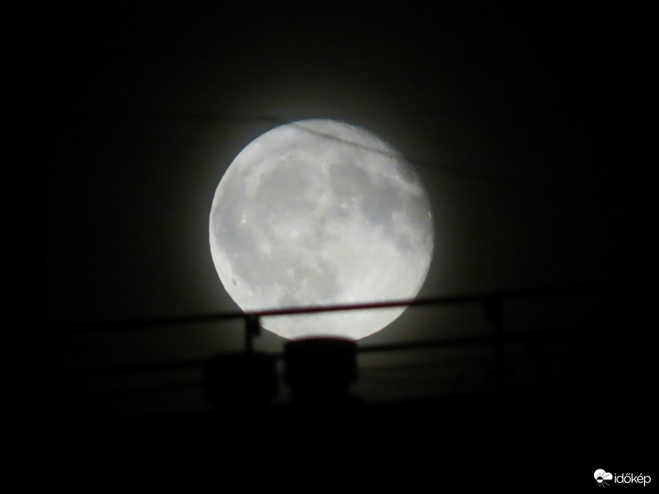 Megpihenek a háztetőn